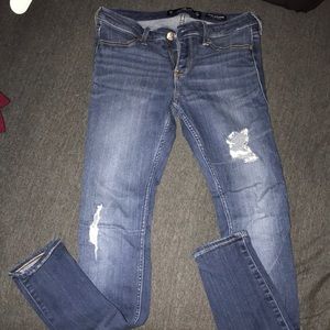 Womens hollister low rise jean legging, size 5R.